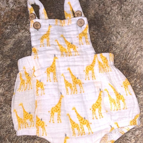 Mud Pie Other - Muslin Giraffe Bubble